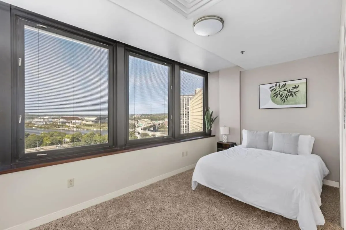 דירות פיטסבורג Sleek 2Br Downtown Retreat With Gym