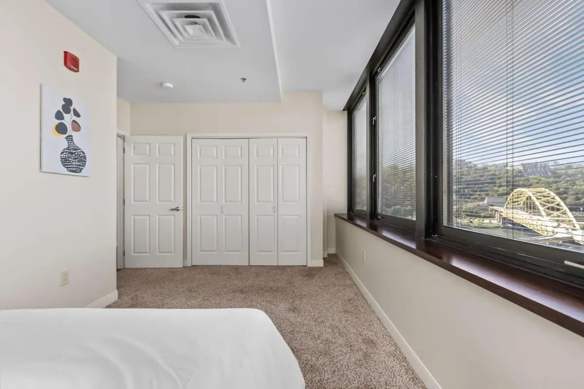 דירות פיטסבורג Sleek 2Br Downtown Retreat With Gym