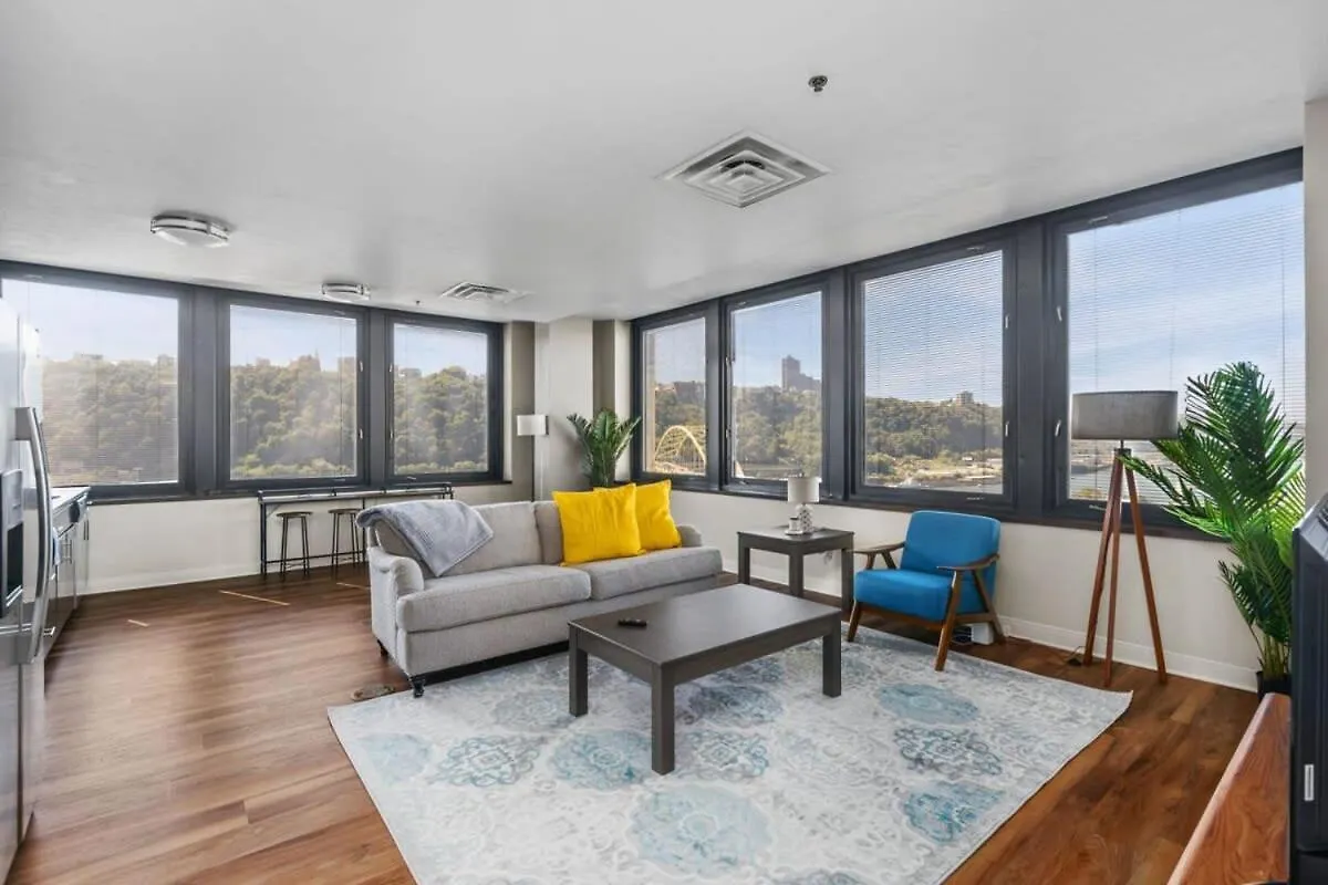 Sleek 2Br Downtown Retreat With Gym Apartment Pittsburgh United States