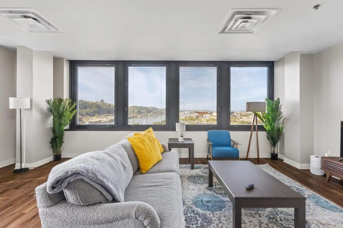 Sleek 2Br Downtown Retreat With Gym Apartment Pittsburgh
